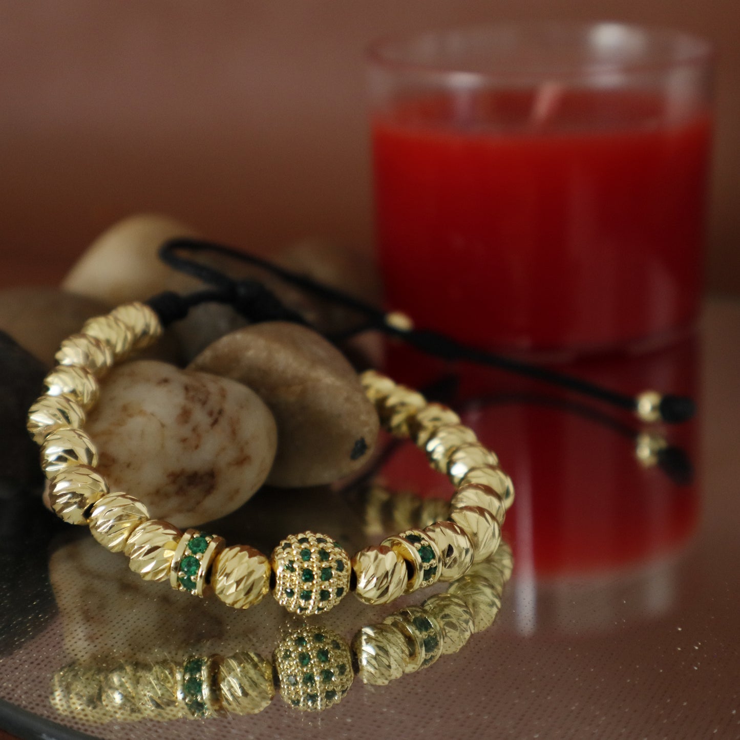 Pulsera con balines diamantados No. 6 y Esfera circonias verdes